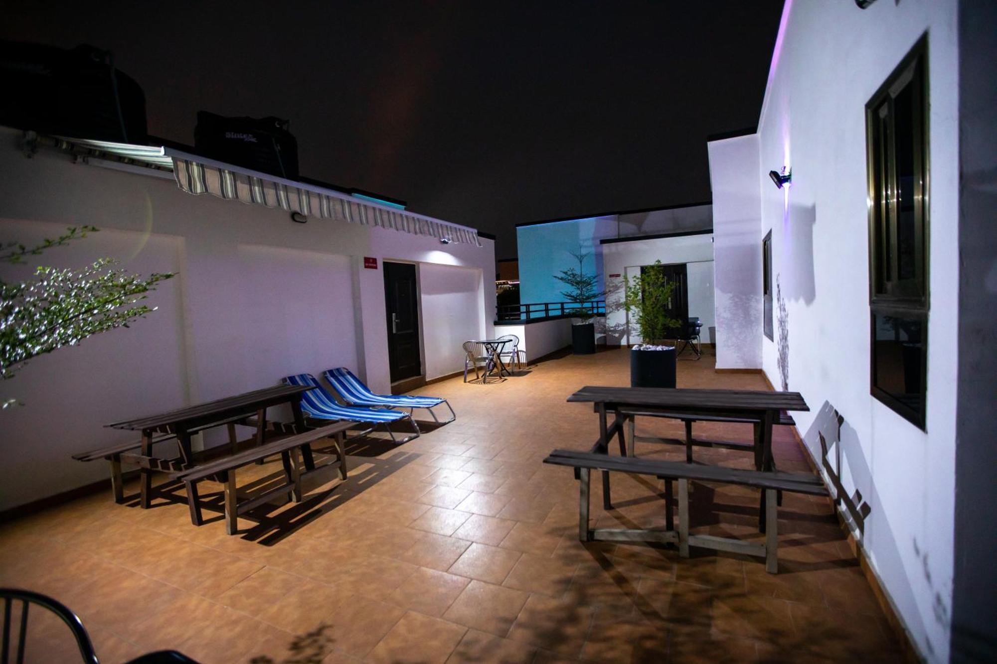 Washington Apartments - Just 25Mins Drive From The Airport Kwashieman Bagian luar foto
