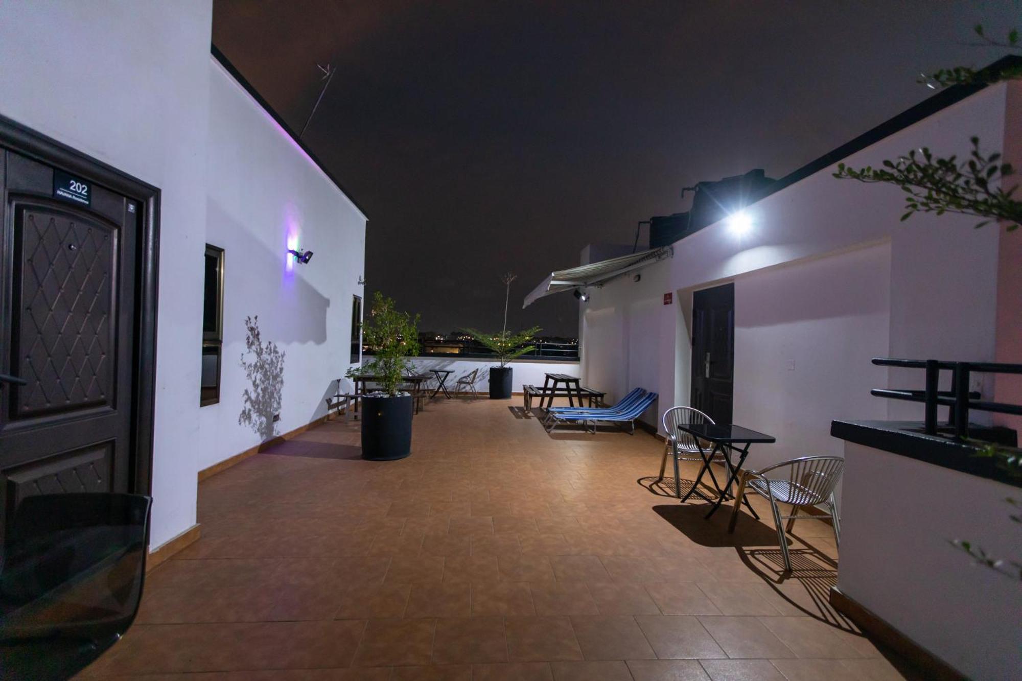 Washington Apartments - Just 25Mins Drive From The Airport Kwashieman Bagian luar foto