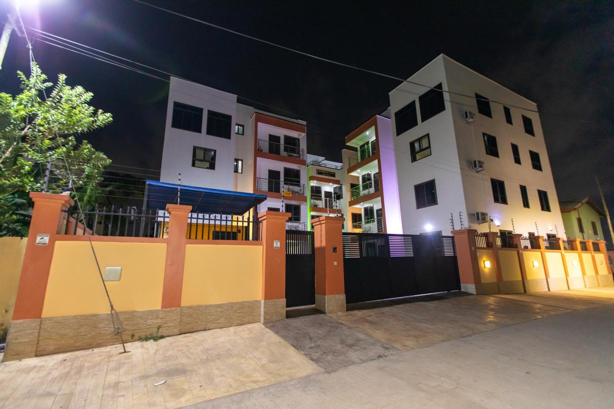 Washington Apartments - Just 25Mins Drive From The Airport Kwashieman Bagian luar foto