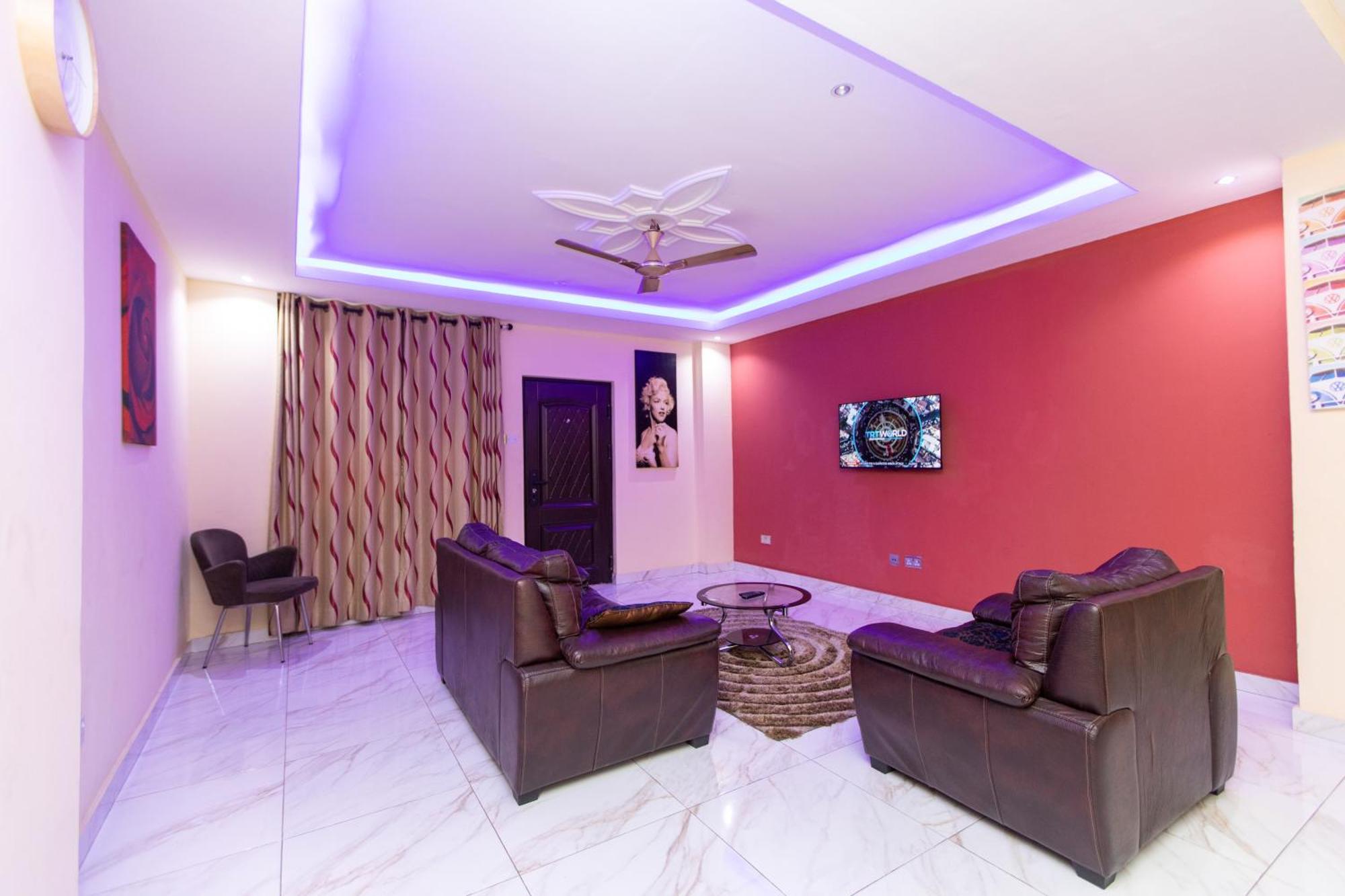 Washington Apartments - Just 25Mins Drive From The Airport Kwashieman Bagian luar foto