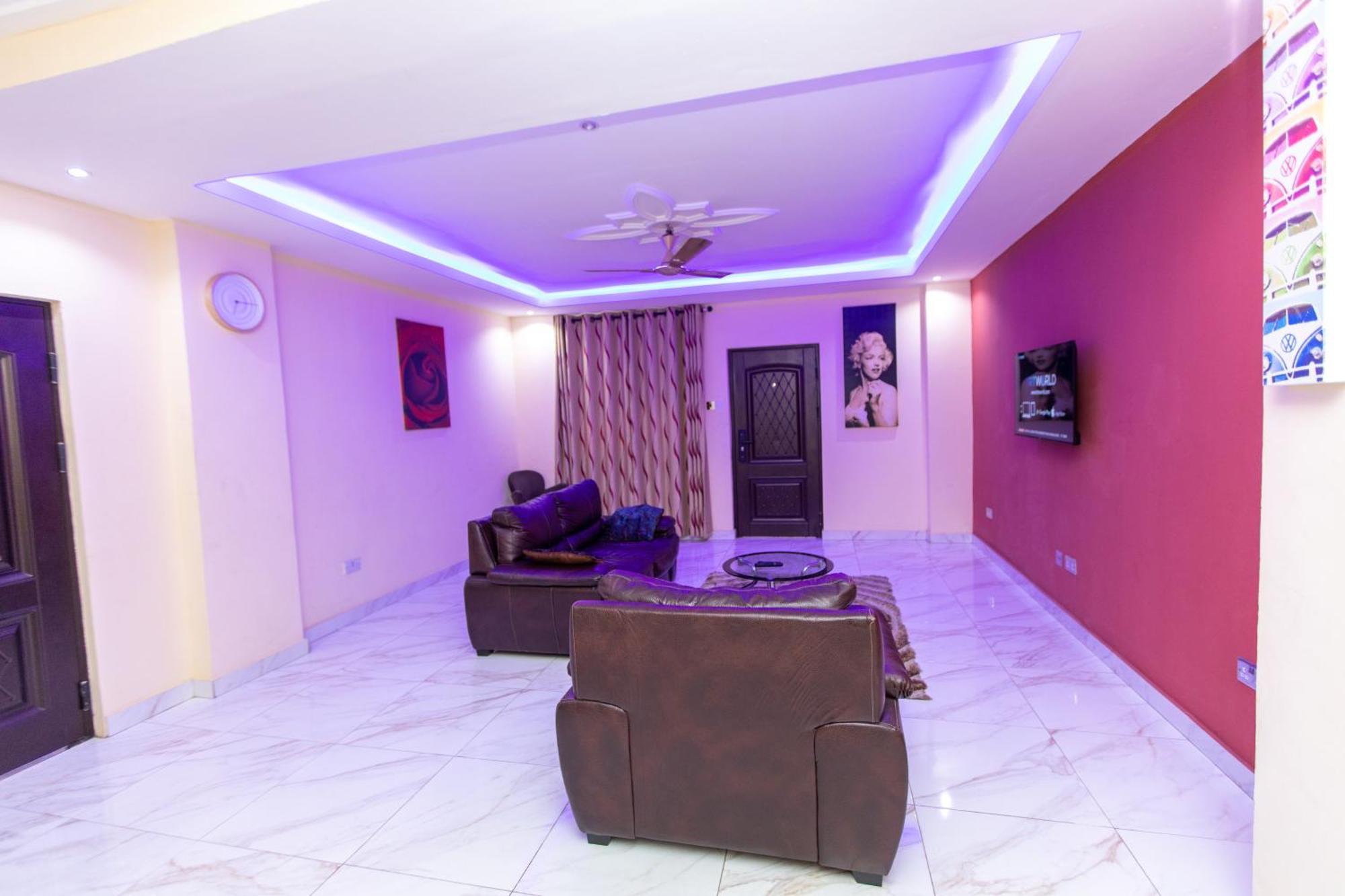 Washington Apartments - Just 25Mins Drive From The Airport Kwashieman Bagian luar foto