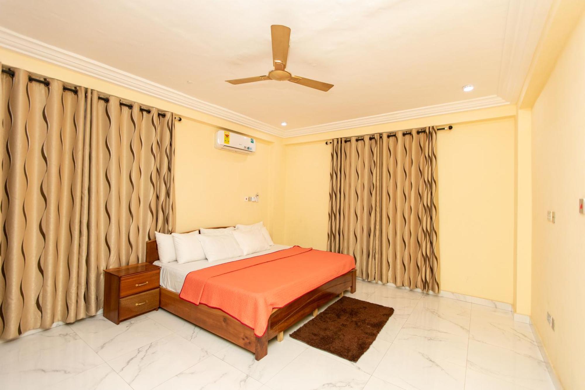 Washington Apartments - Just 25Mins Drive From The Airport Kwashieman Bagian luar foto