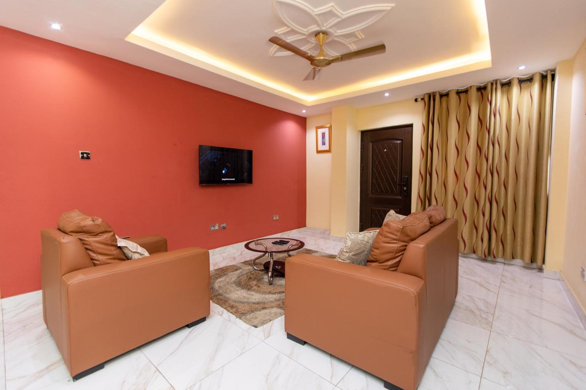 Washington Apartments - Just 25Mins Drive From The Airport Kwashieman Bagian luar foto