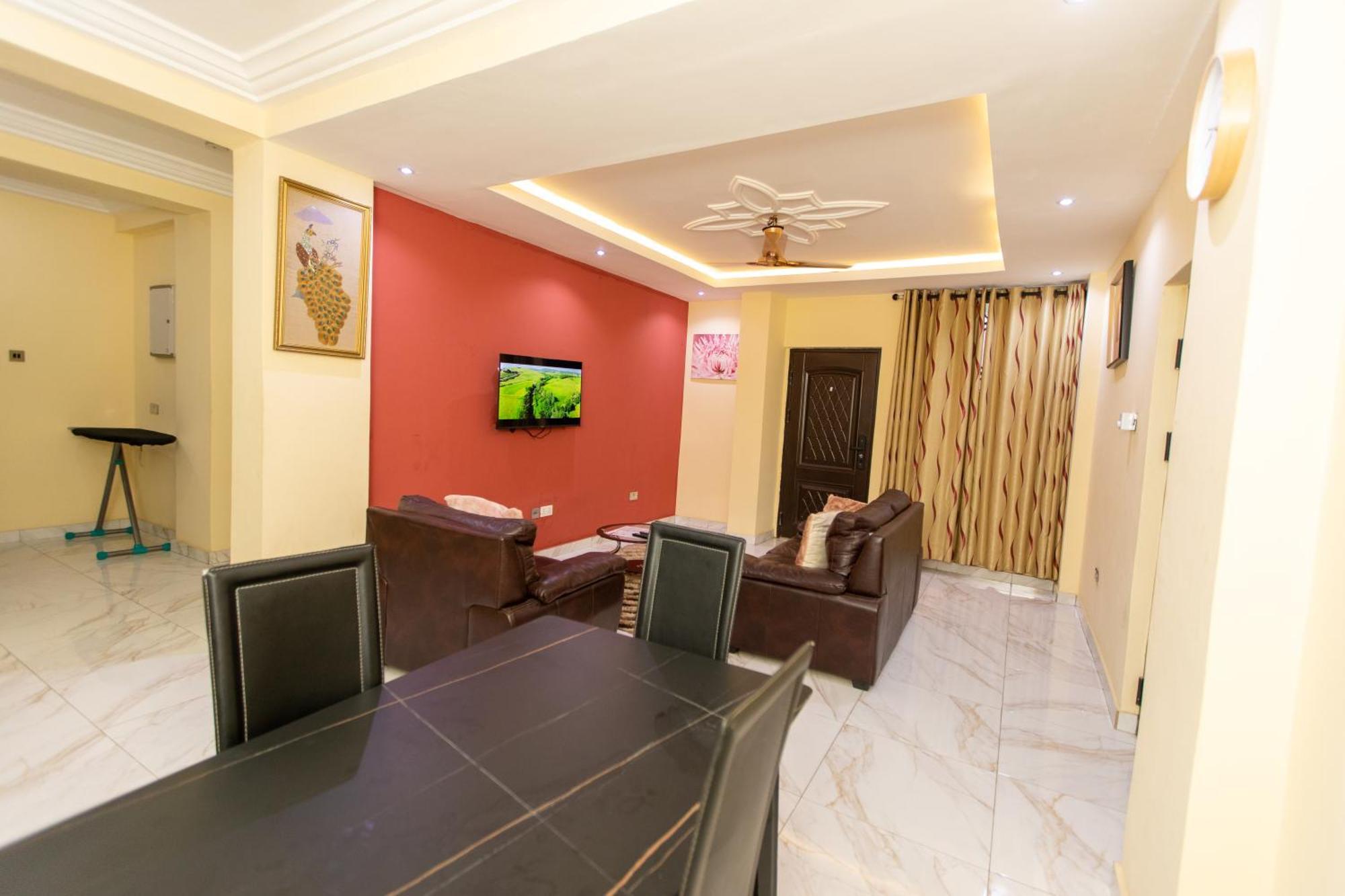 Washington Apartments - Just 25Mins Drive From The Airport Kwashieman Bagian luar foto