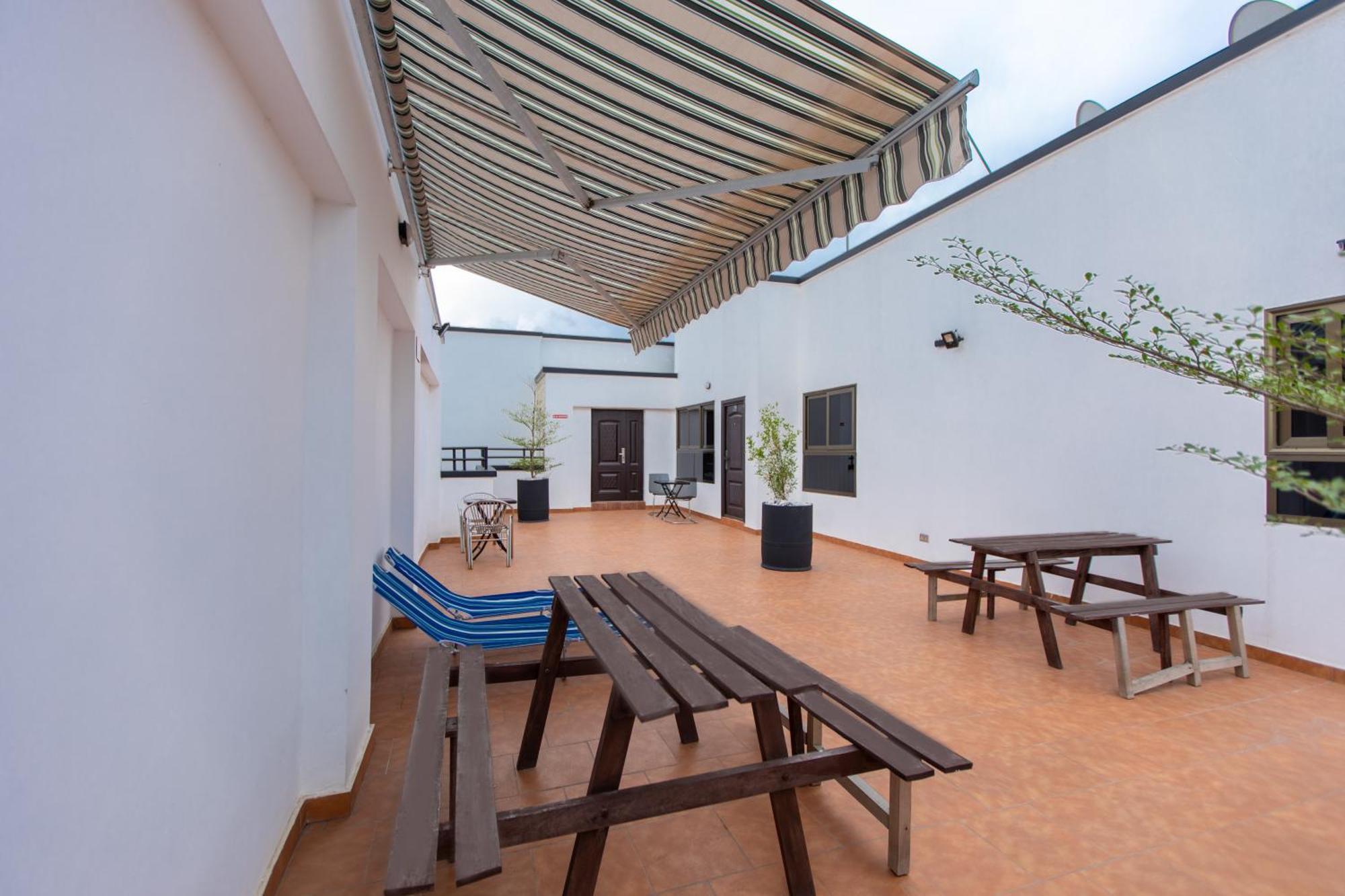 Washington Apartments - Just 25Mins Drive From The Airport Kwashieman Bagian luar foto