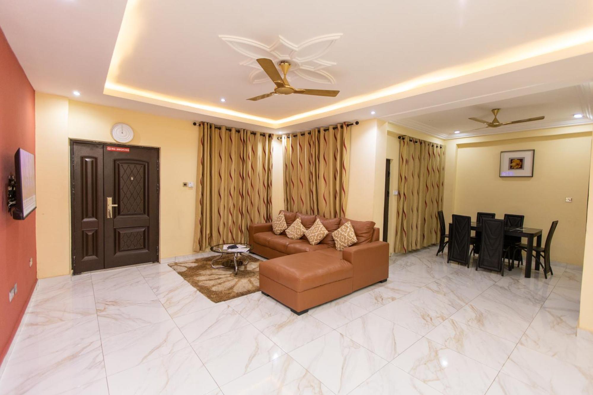 Washington Apartments - Just 25Mins Drive From The Airport Kwashieman Bagian luar foto