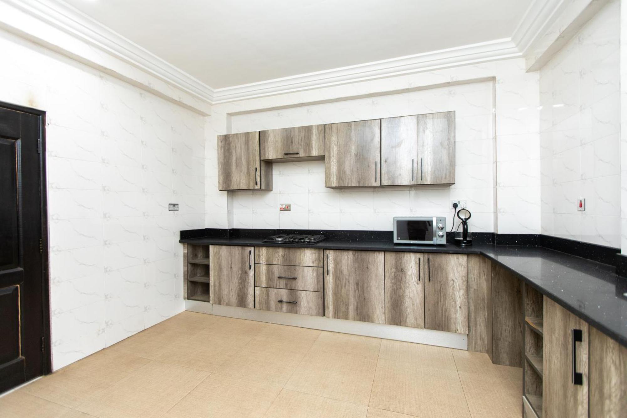 Washington Apartments - Just 25Mins Drive From The Airport Kwashieman Bagian luar foto